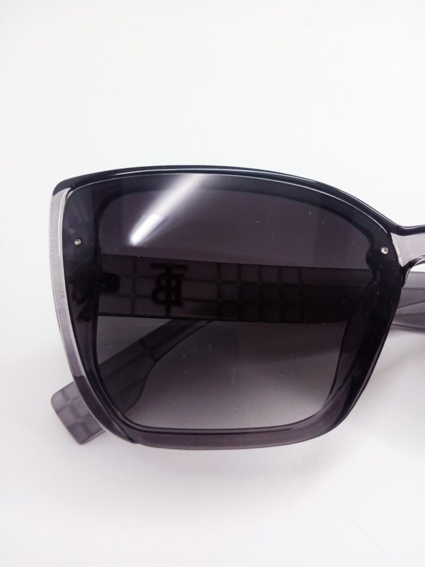 عینک آفتابی زنانه بربری یووی